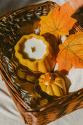 Kép betöltése a Galéria nézőbe, Classic Pumpkin gyertyatartó
