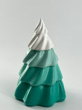 Kép betöltése a Galéria nézőbe, Mystical Stacking Christmas Tree gyertyatartó
