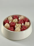 Kép betöltése a Galéria nézőbe, Tulip Bowl Candle
